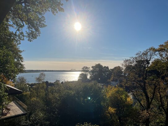 Viel Potenzial mit Elbblick und eigener Zufahrt!