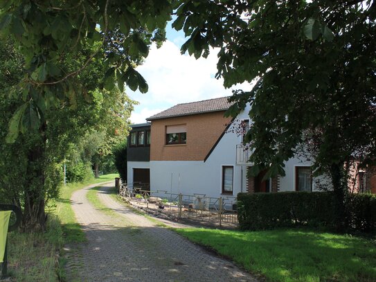 älteres Einfamilienhaus unweit vom Weserstrand auf einem Traumgrundstück -Käseburg-