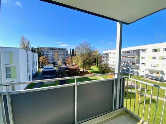 Sehr schöne 3-Zi.-Whg. im 2.OG mit Westbalkon und schönem Blick.