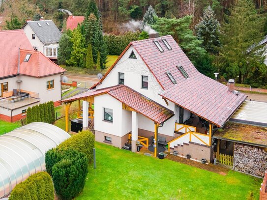 Mit Keller, Einbauküche, Sauna, Pool, Carport usw.: Einfamilienhaus am Wald in Woltersdorf