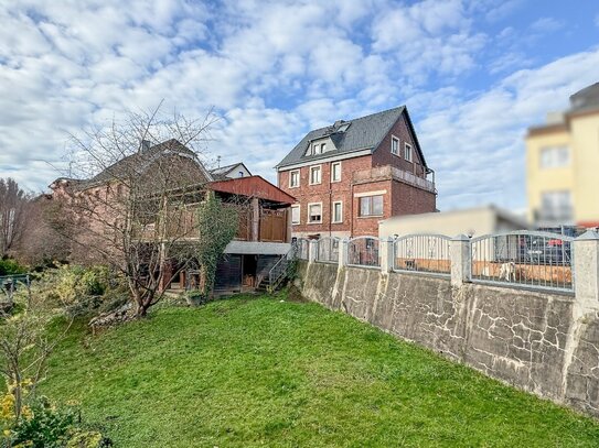 Ideal für Handwerker! Zweifamilienhaus mit viel Platz und historischem Charme in zentraler Lage!