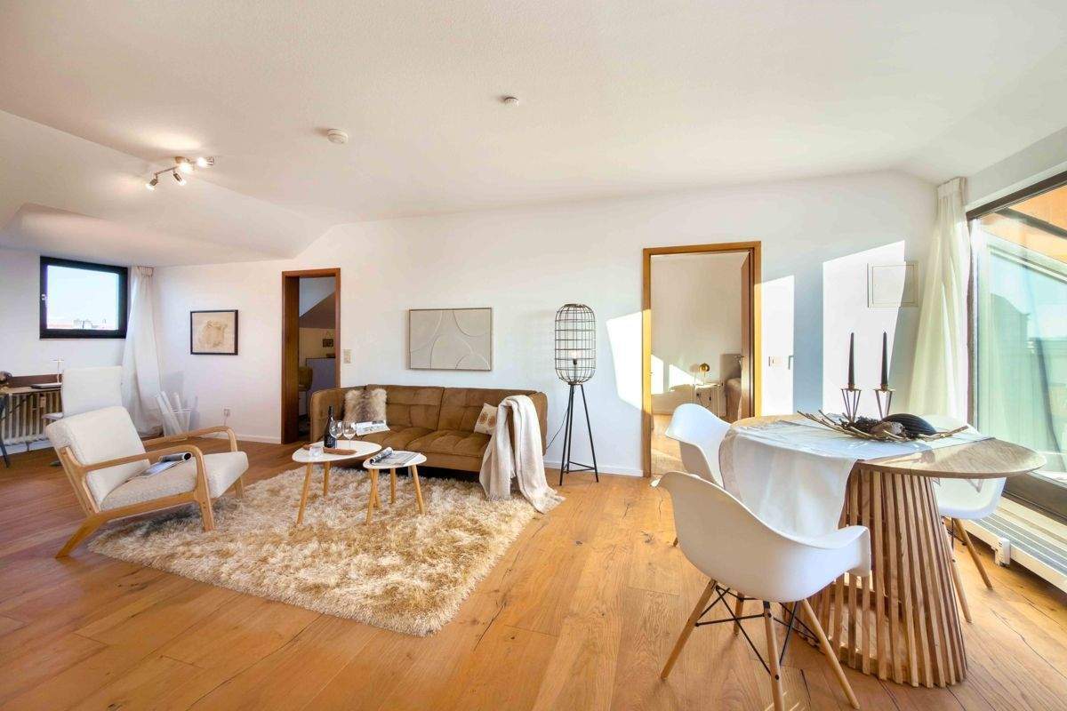 Attraktive 2-Zimmer-Dachgeschosswohnung mit toller Dachterrasse und Tiefgaragenstellplatz