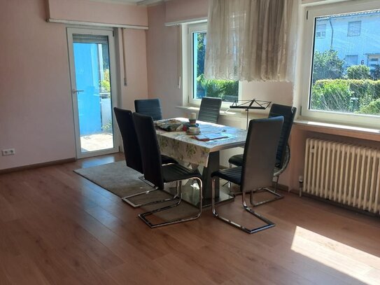 Helle 4-Zimmer-Wohnung mit Balkon in ruhiger Lage