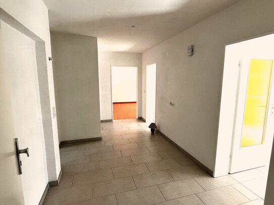 ZU VERMIETEN: Super geschnittene 3 Zimmer-Wohnung (ca. 88 m²) mit Balkon und Garage in Möhnesee-Wamel