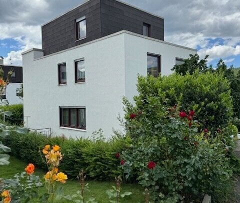 Reiheneckhaus mit viel Platz und schönem Garten in ruhiger Lage