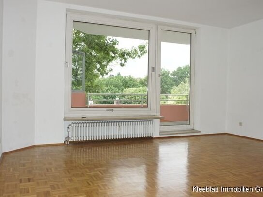 SUPERGESCHNITTENE ZWEIZIMMERWOHNUNG MIT BALKON UND BADEWANNE!