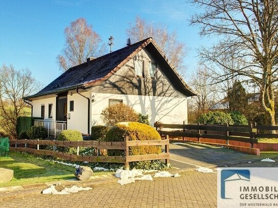 Einfamilienhaus in schöner ruhiger Wohnlage mit Blick in die Natur am Ortsrand von Flammersfeld