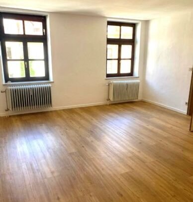 Helle 3-Zi.-Wohnung in der Altstadt (renoviertes Bad/neue Küche/neuer Boden)