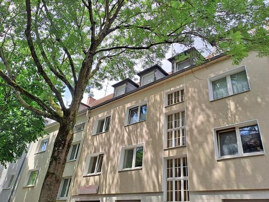 Richtig schön in Rüttenscheid! Renovierte EG-Wohnung mit Terrasse, Gärtchen & Fernwärmeheizung