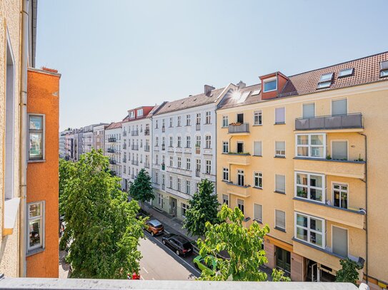 Wohnen in Friedrichshain - Freie 5-Zi.-Altbauwohnung mit Balkon mitten im Leben