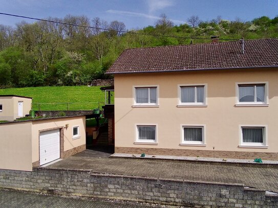 Vielseitig nutzbares Haus in top Zustand und herrlichem Landschaftsblick in erhöhter Lage