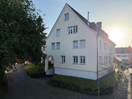 Gepflegte 5-Zimmer-Stadtwohnung in Isny * Ruhige Innenstadtlage nahe Kurpark, 2 Stellplätze incl.