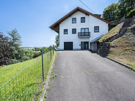 NEU! Einfamilienhaus mit Einliegerwohnung in Höhenlage von Wolsfeld.