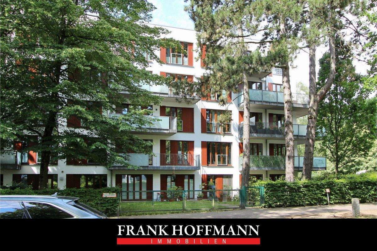 Wohnen mit Blick auf den Tierpark Hagenbeck - 3 Zimmer, Balkon und Tiefgaragenstellplatz
