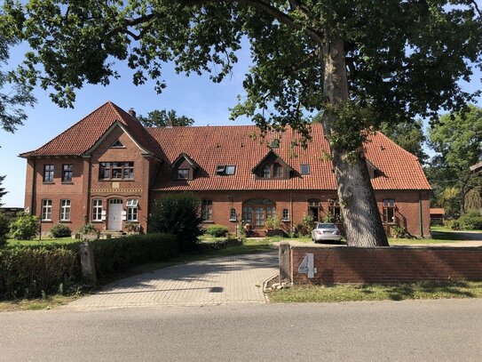 Gutshof-Wohnung mit Altbau-Flair: 3-Zimmer nahe Bad Bevensen