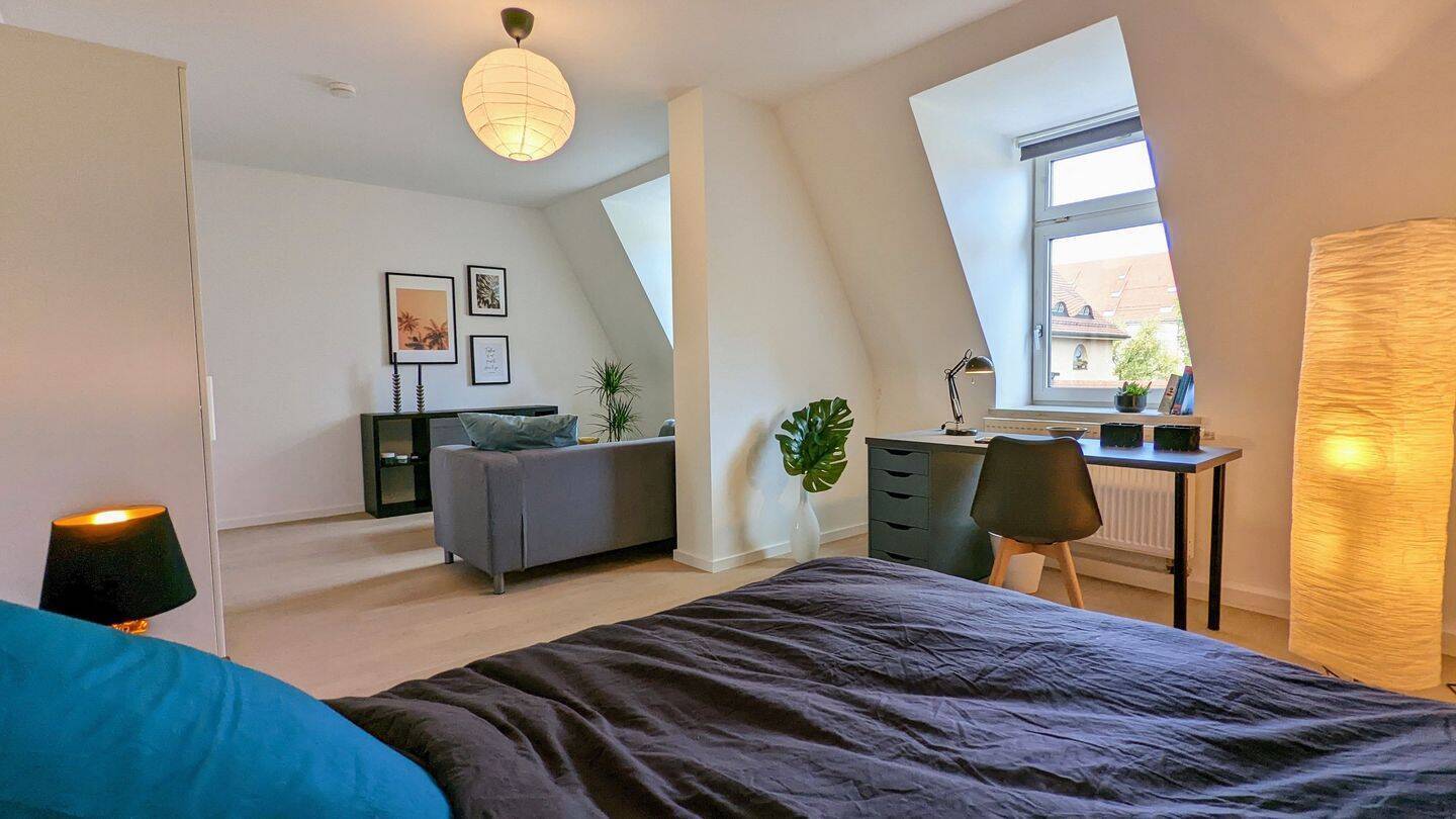 Top Kapitalanlage: Hochwertig sanierte 4-Zi-Whg - top vermietet!!!