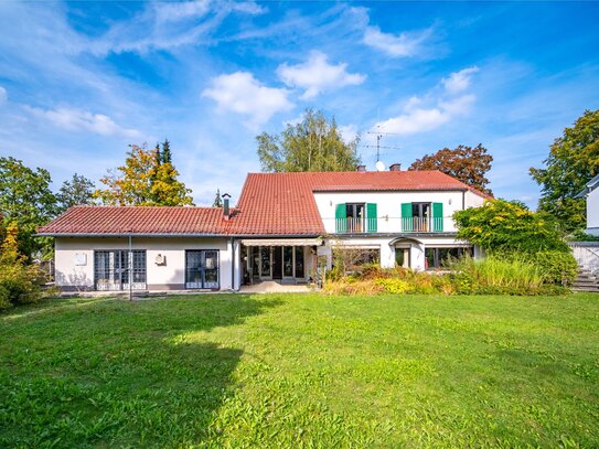 Schöne Villa mit viel Potential und großem Grundstück in bester Lage von Grünwald