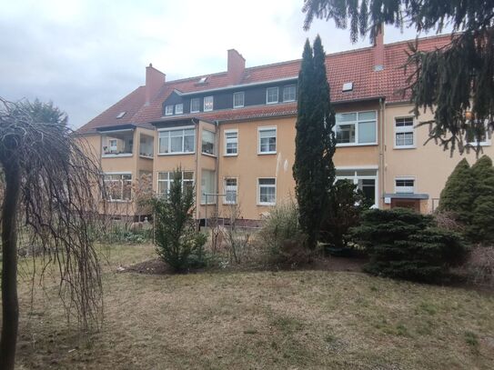 Kleine 2,5 Dachgeschosswohnung mit Stellplatz, EBK und Gartenanteil