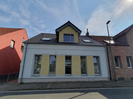 Ein außergewöhnliches Haus mit 8 Räumen, Aufzug, barrierefreiem Zugang usw.