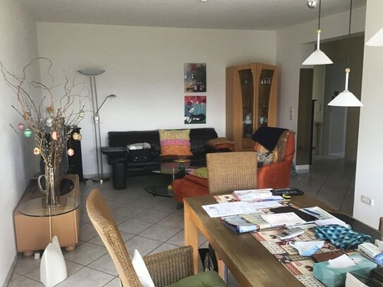 Ruhige 3 ZKB EG-Südwohnung mit großer Terrasse