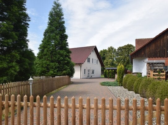 ZU VERMIETEN: 3-Zimmer Doppelhaushälfte (ca. 90m²) mit Balkon, Carport, Stellplatz und Einbauküche in ruhiger Sackgasse…