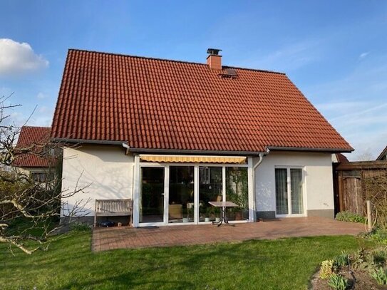 Einfamilienhaus mit Teilkeller, Carport und schönem Grundstück nahe dem Lankower See