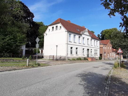 - freistehendes Mehrfamilienhaus im Zentrum