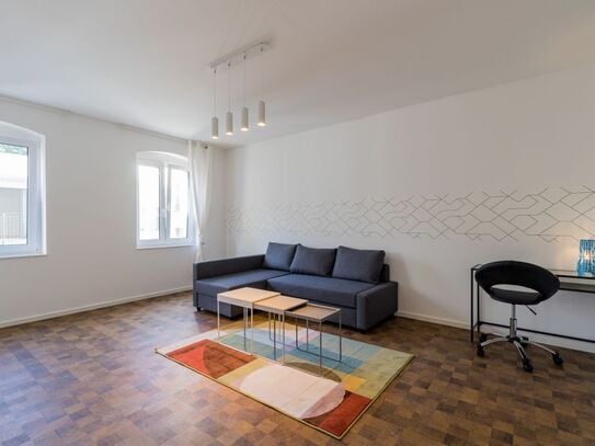 Große 2 Zimmer Wohnung mit Balkon direkt am Hermannplatz