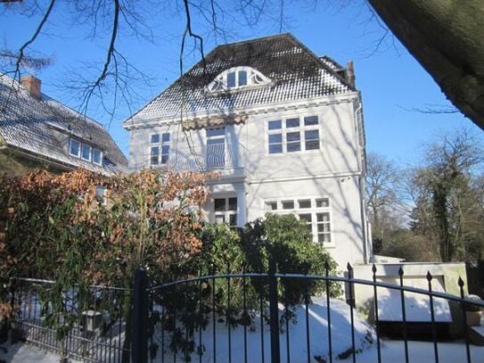 Möblierte Mietwohnung mit Balkon in Hamburg-Blankenese