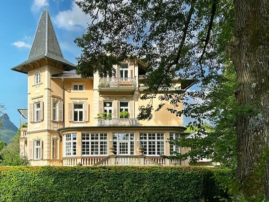 Liebe auf den ersten Blick! Villenetage auf ca. 235 m² mit sonnigem Garten