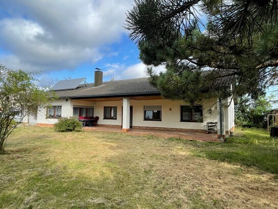 Sofort frei + Möblierter Bungalow mit großem Grundstück, Terrasse, Garage, u.v.m. direkt vor den Toren von Amberg