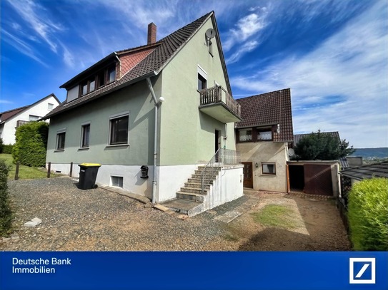 -- Zweifamilienhaus mit Einfamilienhausanbau --