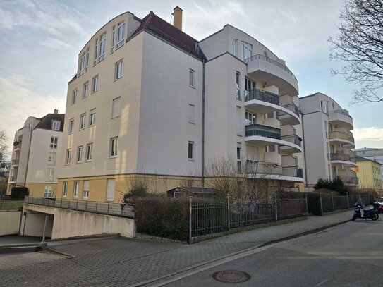 Gemütliche 1-Raumwohnung mit offener Küche und Einbauküche sowie Balkon wartet auf Sie!