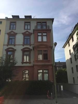 2 Zimmer Altbau-Wohnung, Wohnküche, Dielenboden, großer Südbalkon