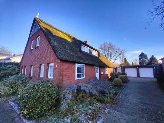 Historisches Einfamilienhaus mit Reetdach und Einliegerwohnung in Elmshorn