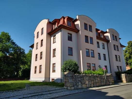 Ruhige 2-Zimmer Wohnung in einer Stadtvilla im Grünen mit Blick ins Grüne