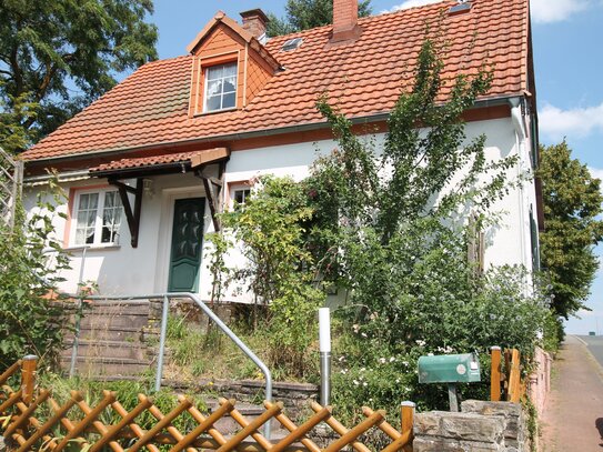 Romantisches Landhaus mit bezauberndem Garten und überdachter Terrasse