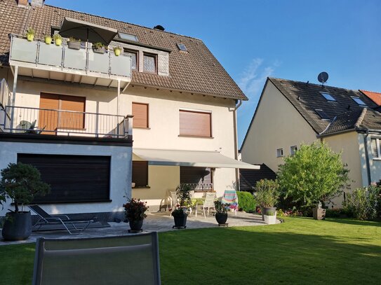 Haus mit Garten und Garage