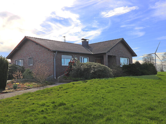 Gepflegter Bungalow mit zwei Stallungen auf einem 30.000m² Grundstück in Waldfeucht