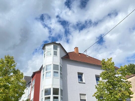 Dachgeschosswohnung mit großzügiger Loggia und viel Tageslicht