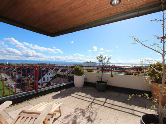 180-Grad-Blick auf den See und die Berge: 4-Zimmer-Wohnung mit Penthouse Charakter