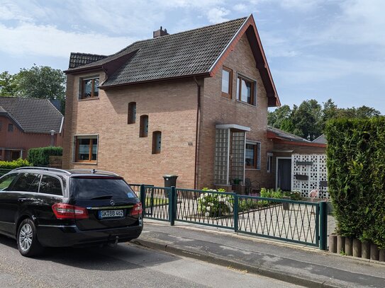 Doppelhaushälfte mit Garten und Garage in begehrter Lage von Alsdorf