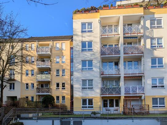 Erdgeschosswohnung mit Terrasse und Tiefgaragen-Stellplatz