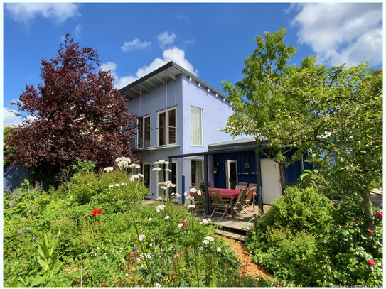 Architektenhaus am Meer: Wohnen mit Flair in Sichtweite zur Ostsee mit traumhaftem Garten !