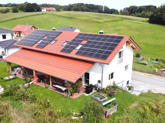 Energieeffizient & modern Wohnen! Neuwertige DHH mit toller Ausstattung in schöner Lage