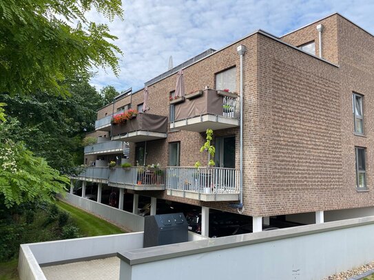 Schöne und grün 3-Zimmerwohnung (Neubaucharakter) mit 2 Balkonen und tollem Ausblick in zentraler, aber ruhiger und grü…