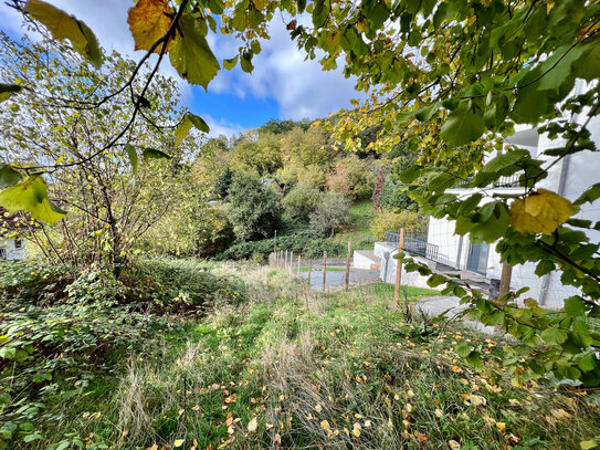 Grundstück für eine Villa plus zusätzlicher Doppelhausbebauung