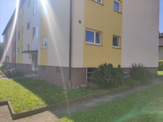 2-Zimmer-Wohnung mit Balkon, EBK und Netzwerkanschlüssen.