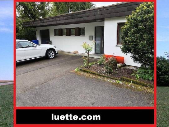 Bungalow mit grossem Garten, grosse Sonnenterrasse mit Abgang auf das Rasengrundstück, ca. 260 m² Wohnfl., EBK, offen...