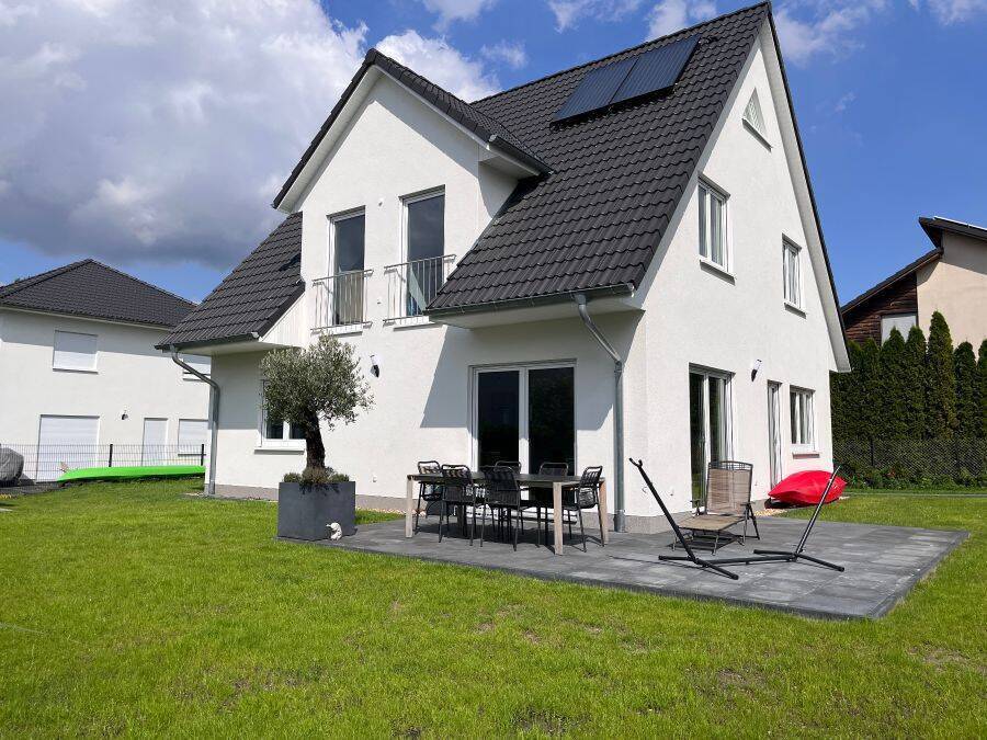 Neubau Einfamilienhaus mit Einbauküche, Klimaanlage, zentraler Lüftungsanlage und PV - Photo 1
